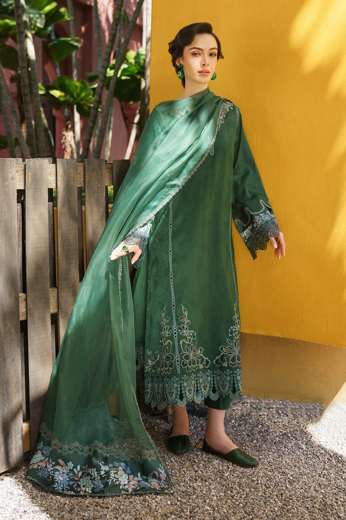 EMBROIDERED JACQUARD LAWN UF-572 - Image 3
