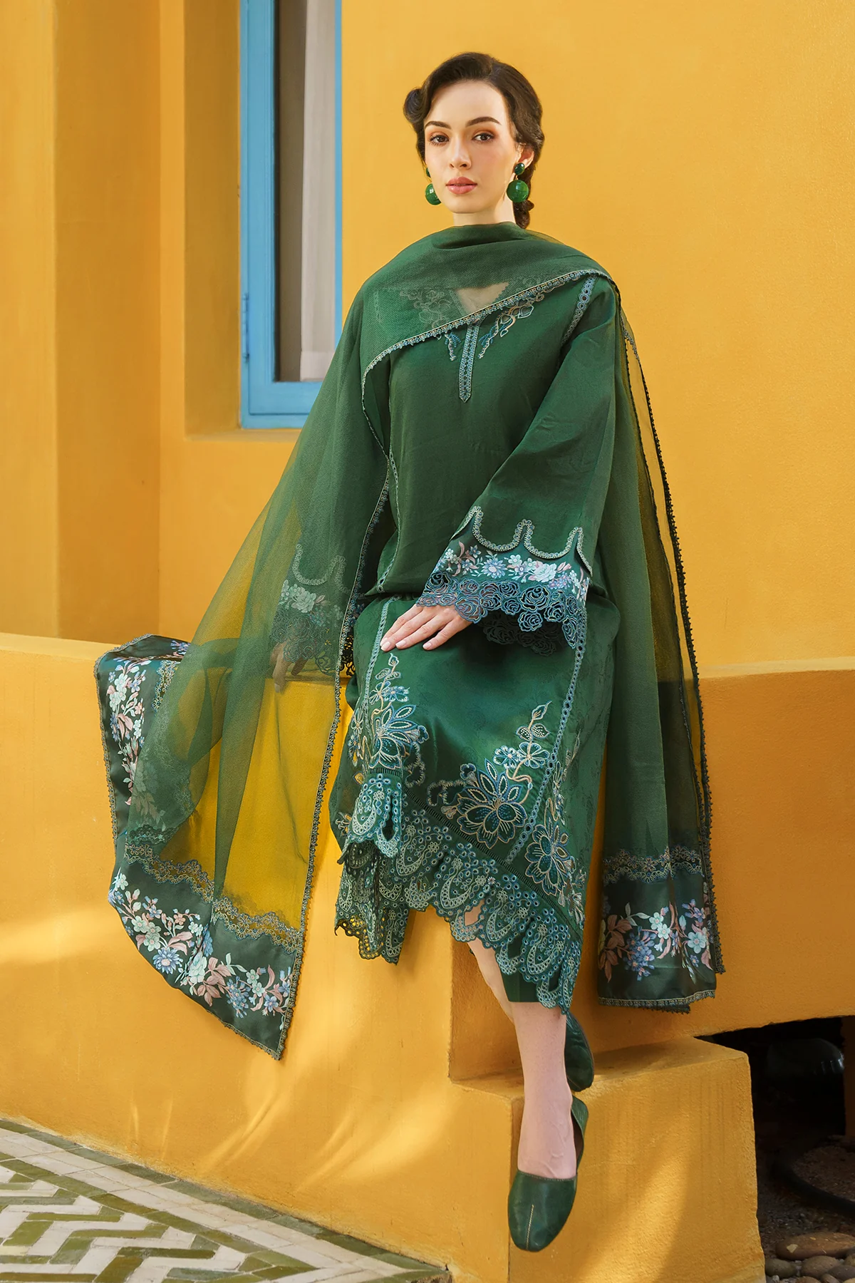 EMBROIDERED JACQUARD LAWN UF-572 - Image 4