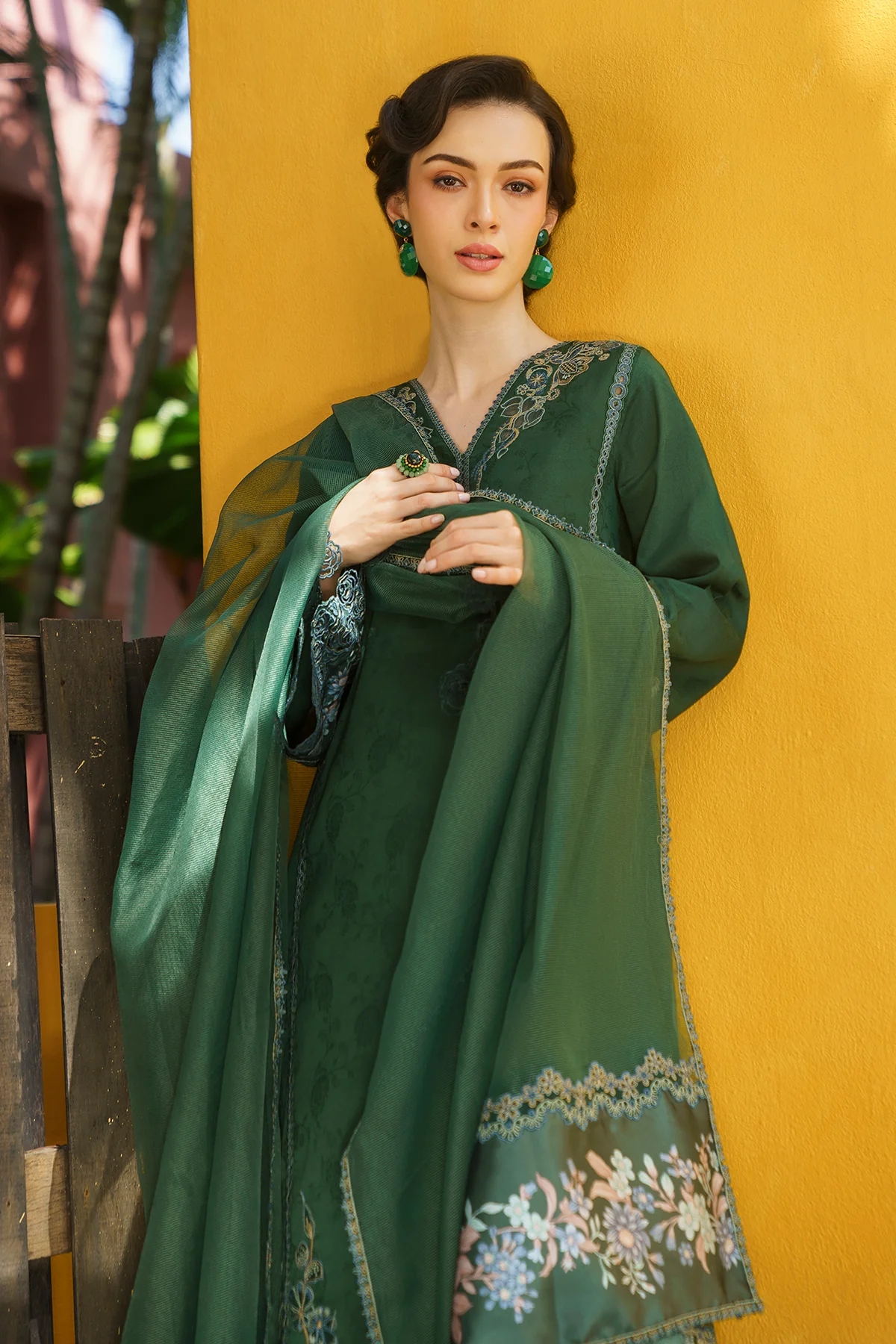 EMBROIDERED JACQUARD LAWN UF-572 - Image 5
