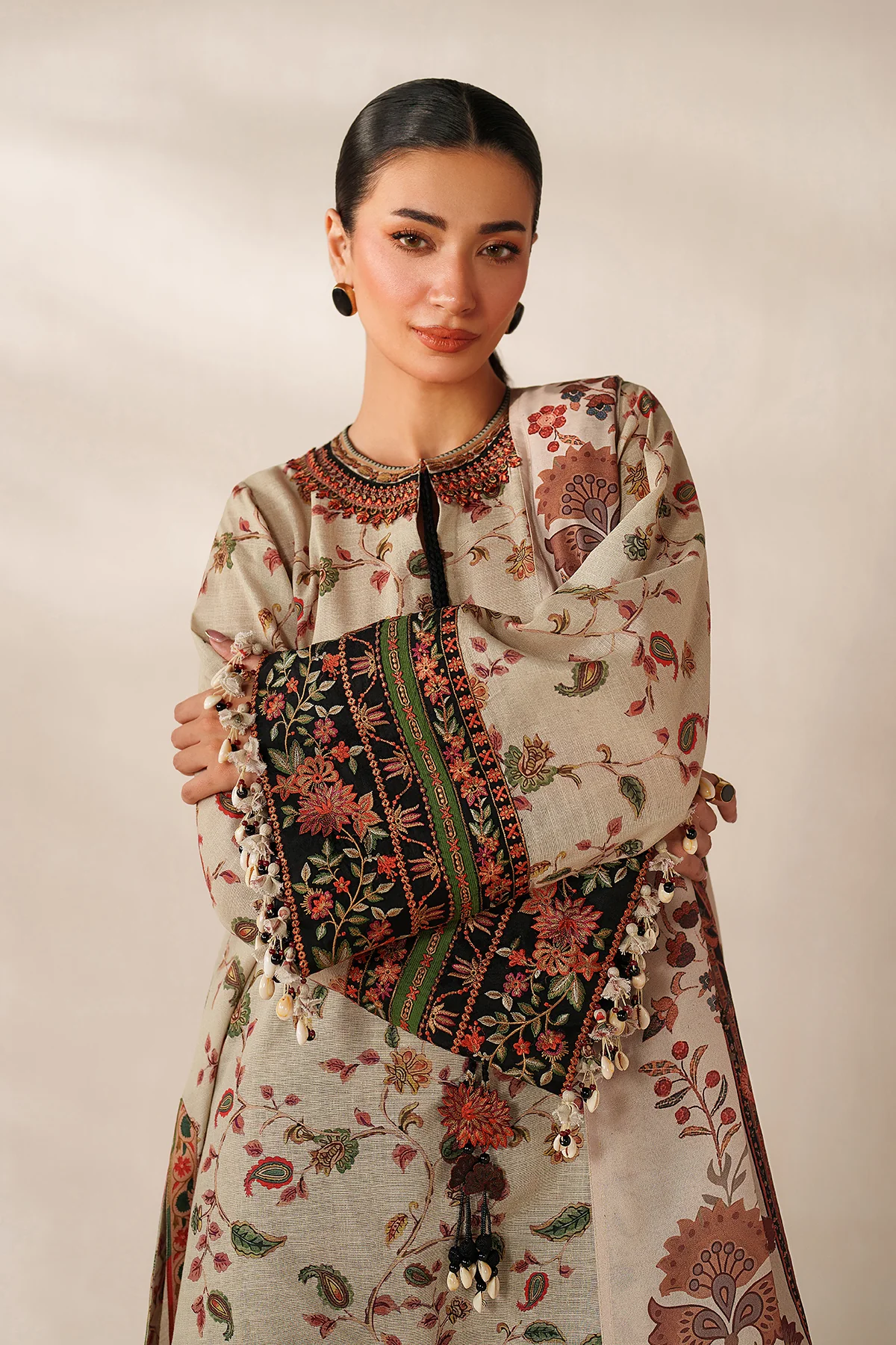 EMBROIDERED KHADDAR UF-4356 - Image 4