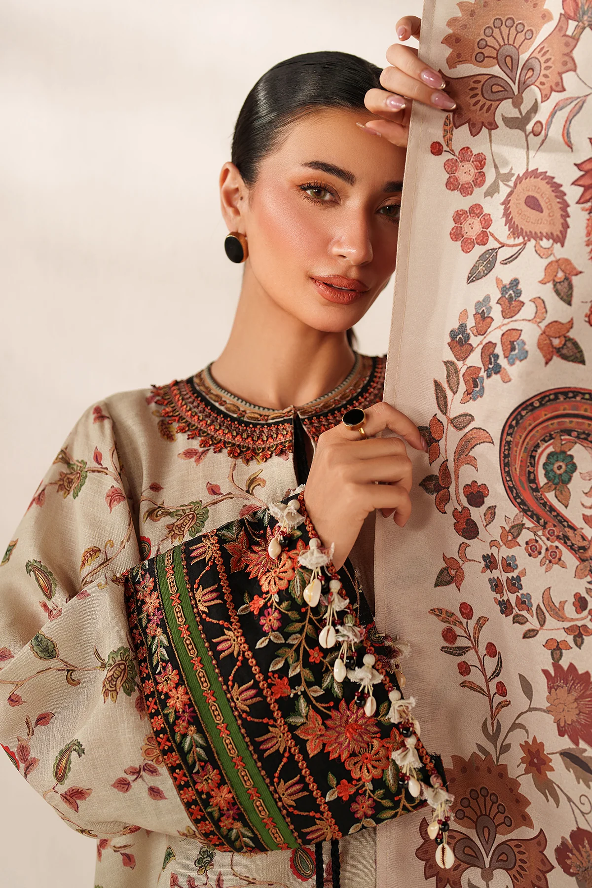 EMBROIDERED KHADDAR UF-4356 - Image 6