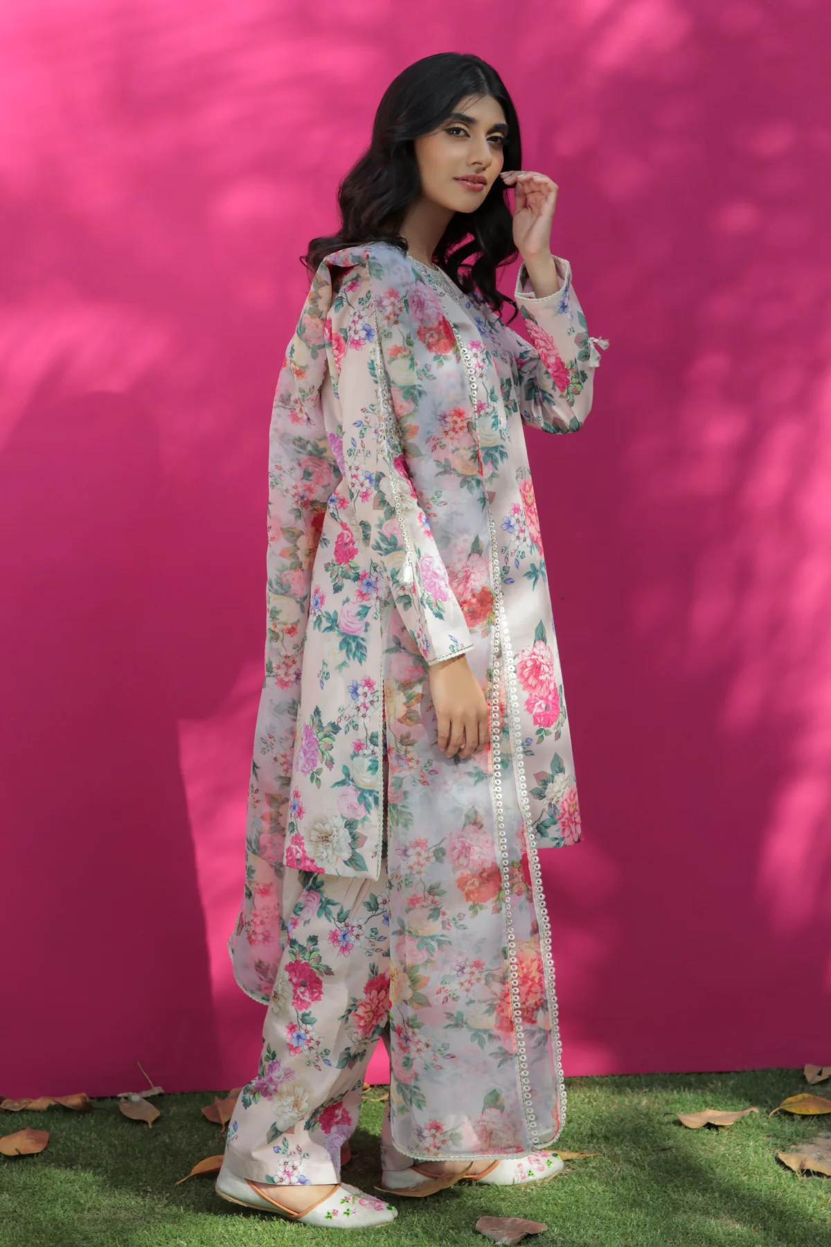 EMBROIDERED LAWN UF-191 - Image 4