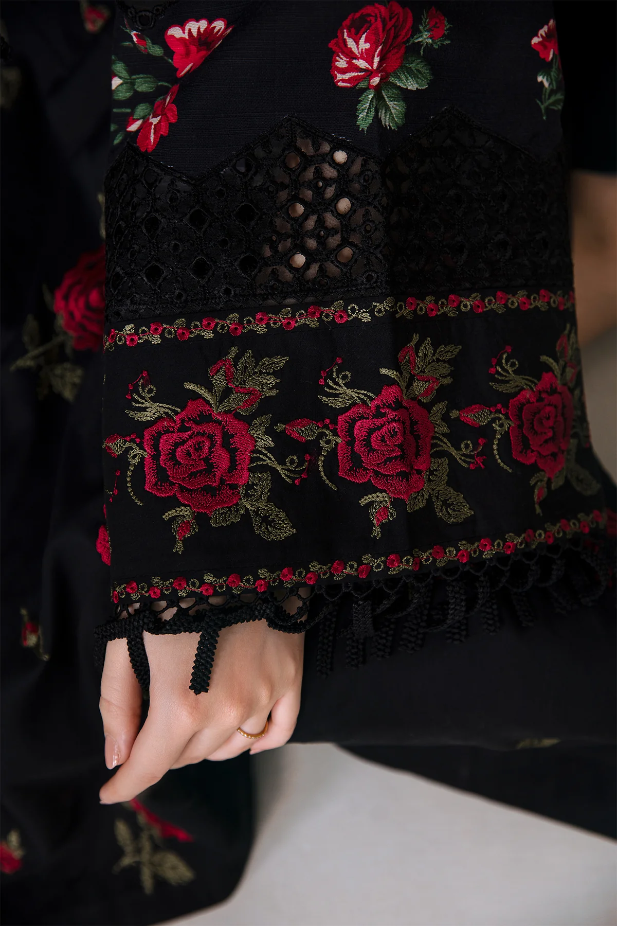 EMBROIDERED LAWN UF-361 - Image 4