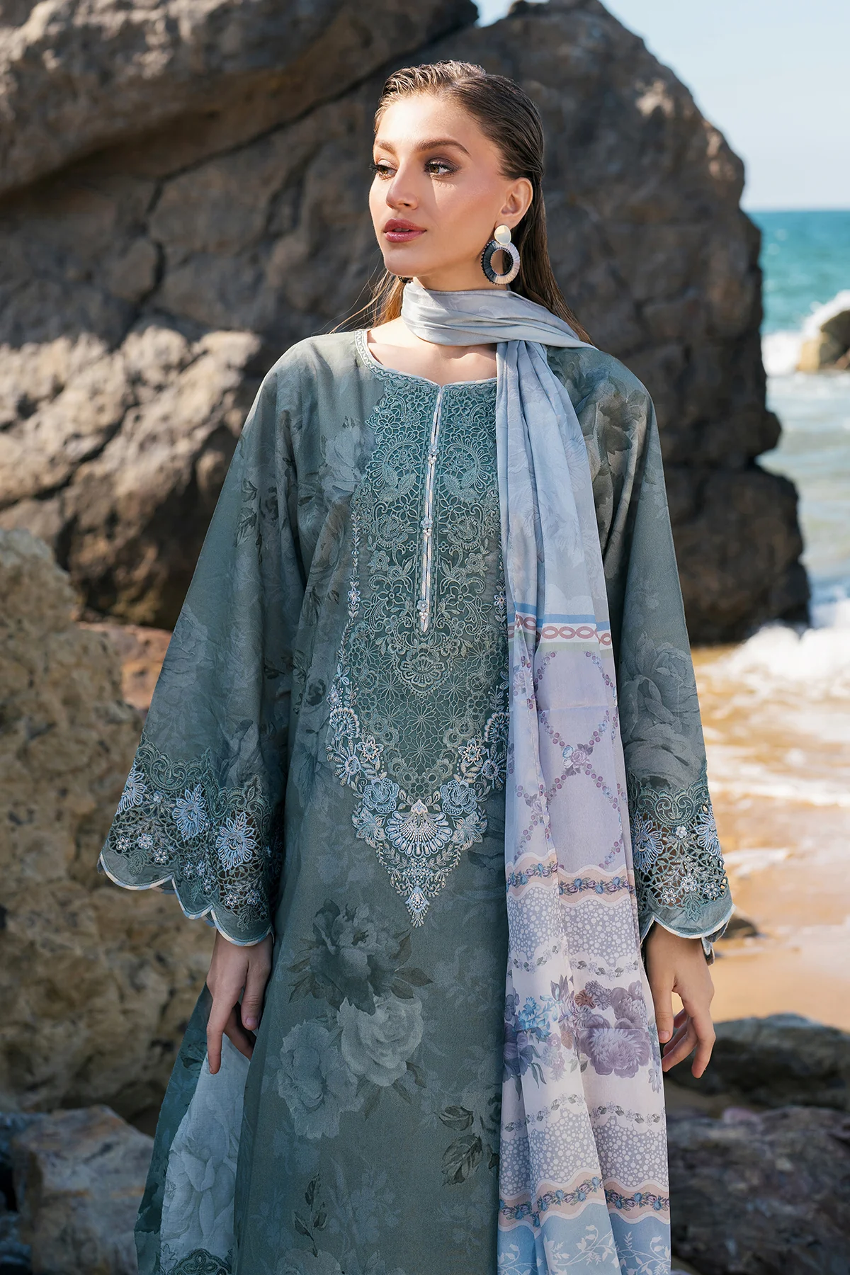 EMBROIDERED PRINTED LAWN UF-4118 - Image 3