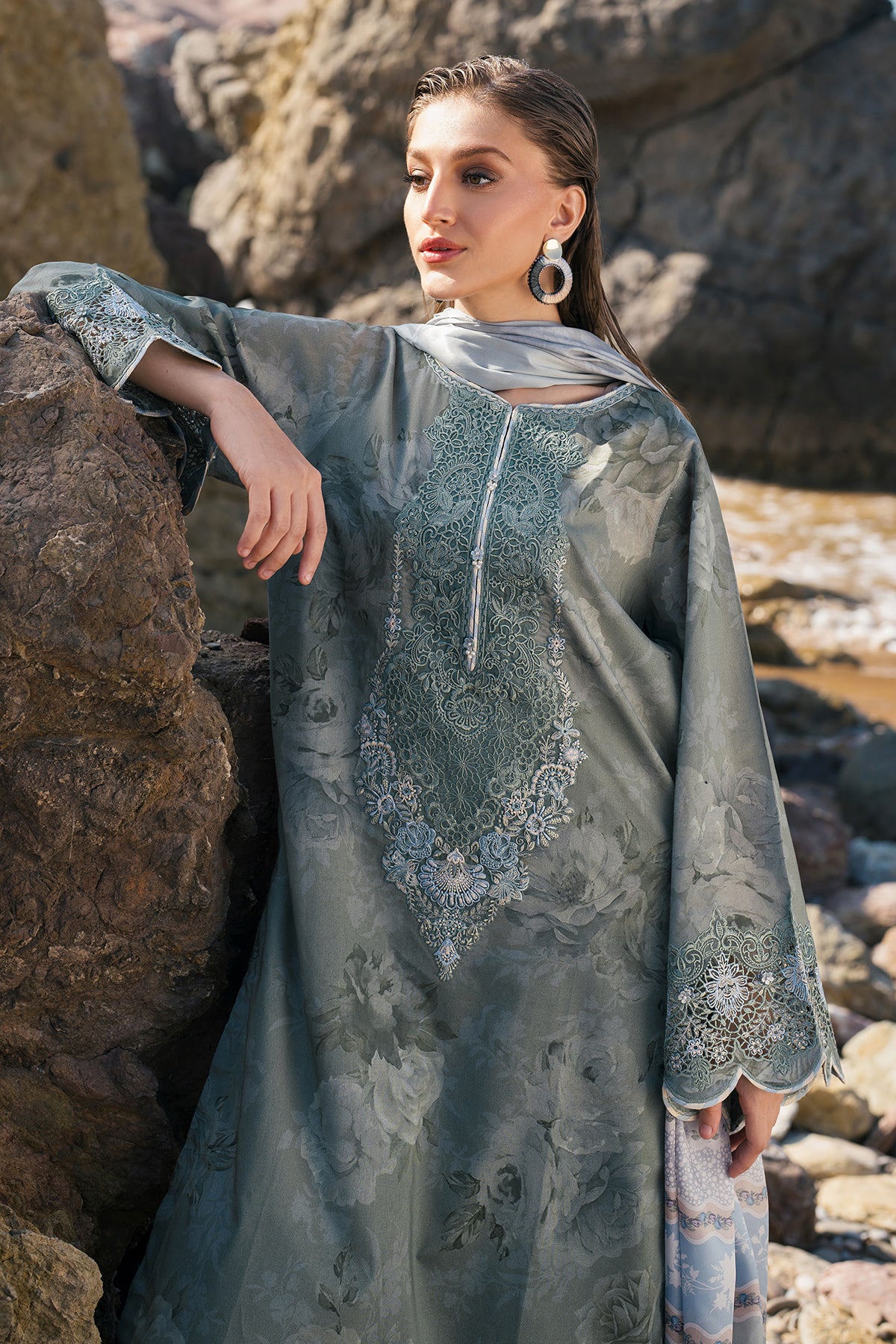 EMBROIDERED PRINTED LAWN UF-4118 - Image 6