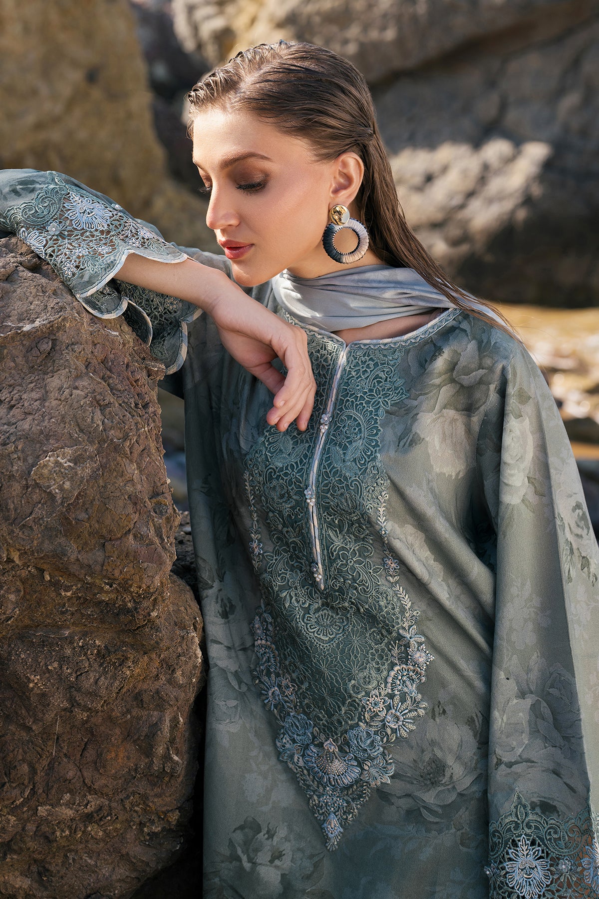 EMBROIDERED PRINTED LAWN UF-4118 - Image 7