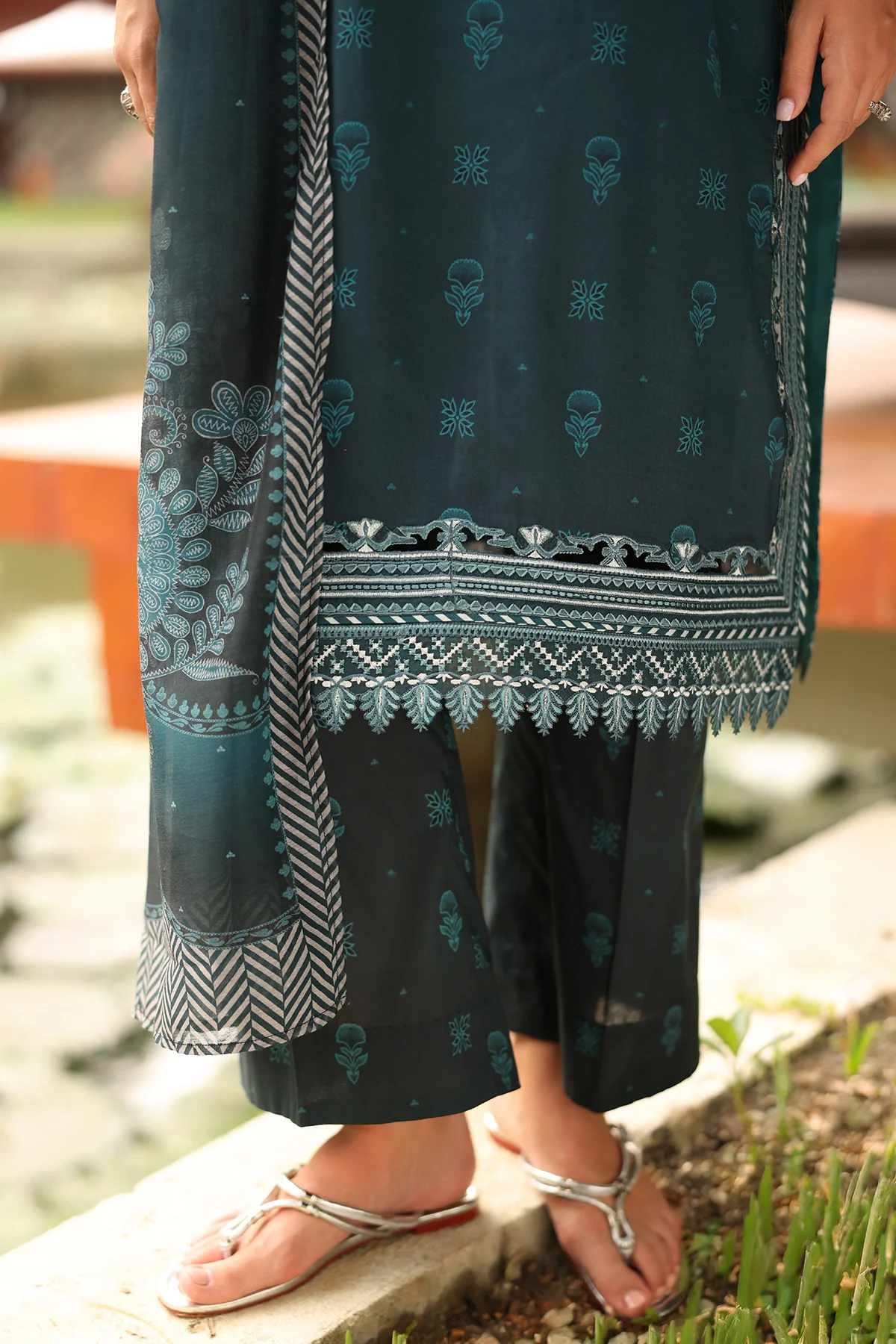 EMBROIDERED PRINTED LAWN UF-4259 - Image 6